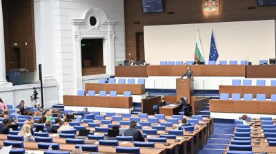 Коментари в парламента след оставката на вицепремиера по честни избори Стоил Цицелков